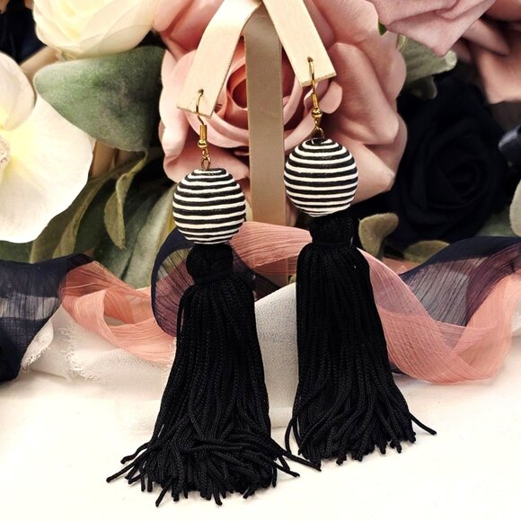 🔥$5/$25 Black and White Tassle Fringe Chandelier Earrings - Picture 1 of 6